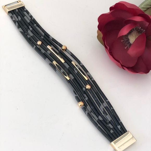 🎉 HP 🎉 Camouflage print cuff bracelet - Picture 2 of 2